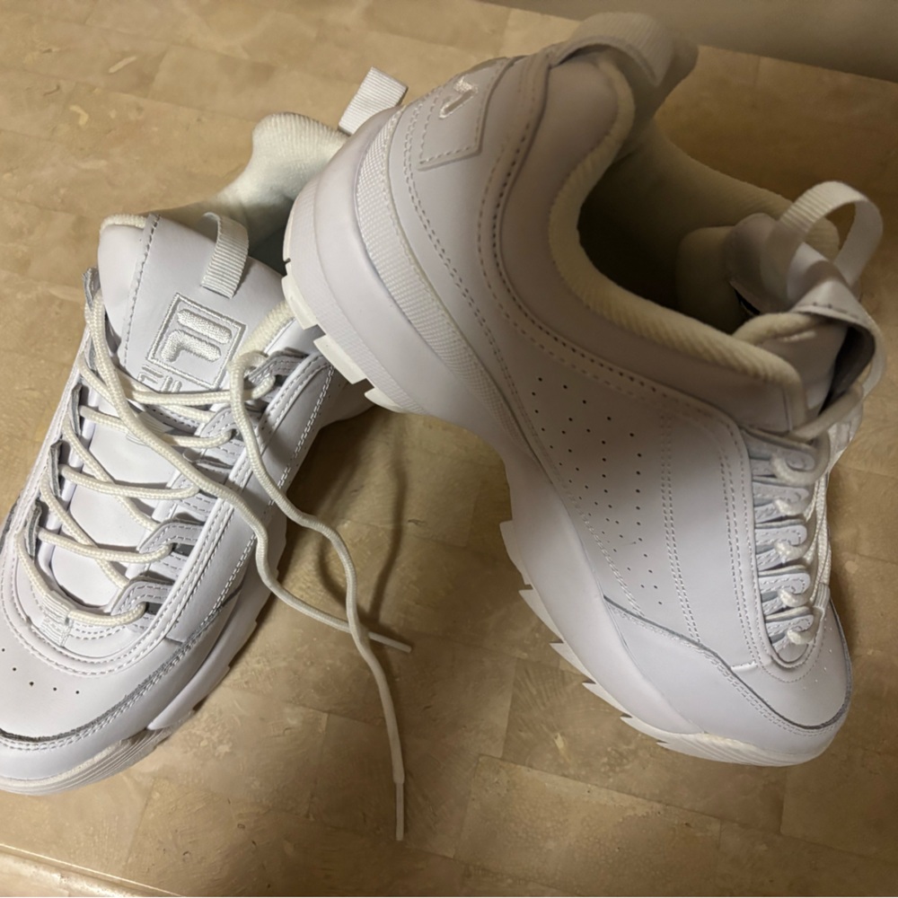Fila women’s White Athletic Sneakers not worn